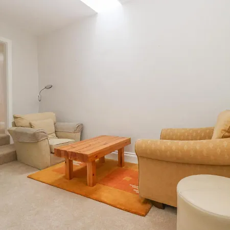 Park Road Apartment *